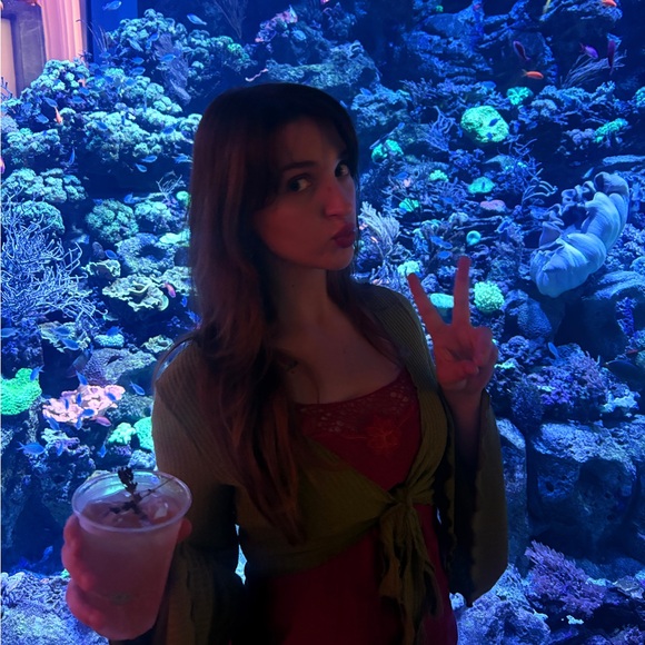 Meet your Posher, Taylor - Picture 1 of 1